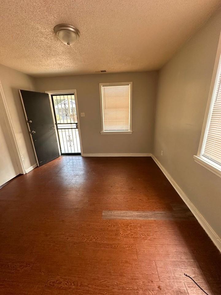 2108 Curry Ave - Photo 2 of 16