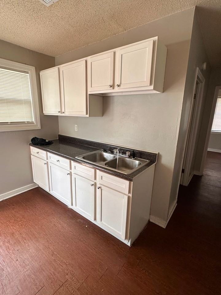 2108 Curry Ave - Photo 4 of 16