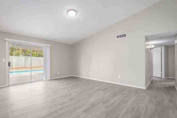 4447 N 87th Ave - Photo 6 of 27