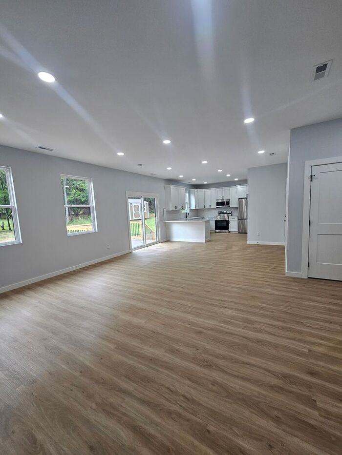 1130 Sunset St - Photo 2 of 9