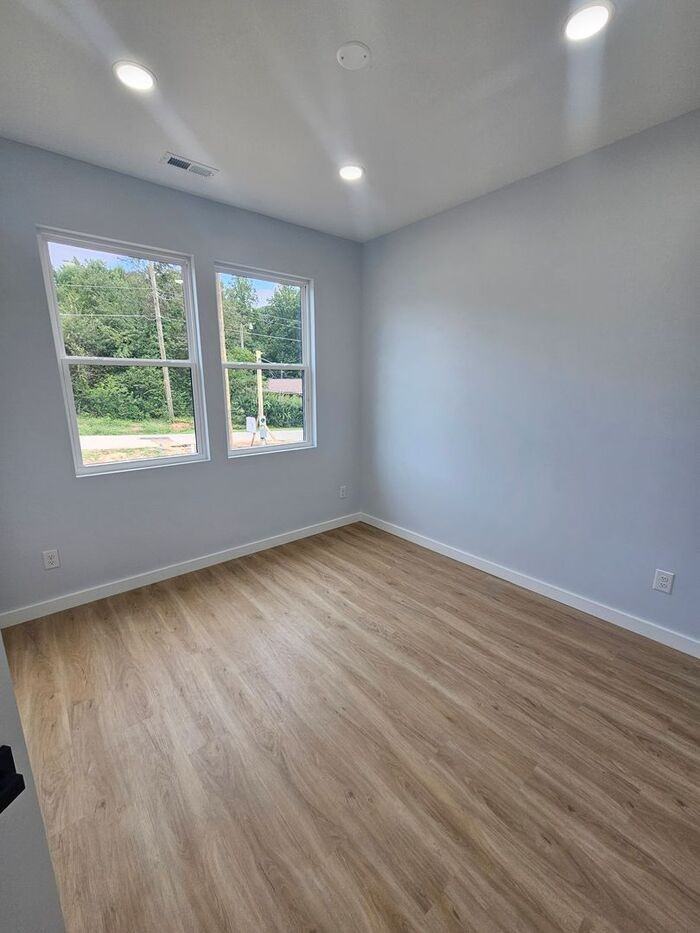 1130 Sunset St - Photo 6 of 9