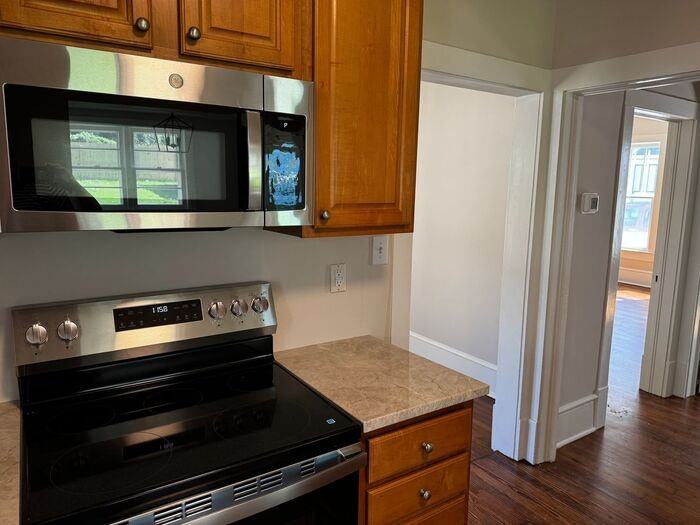 1104 Randolph Ave Se - Photo 3 of 7