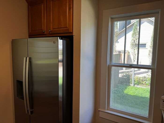 1104 Randolph Ave Se - Photo 4 of 7