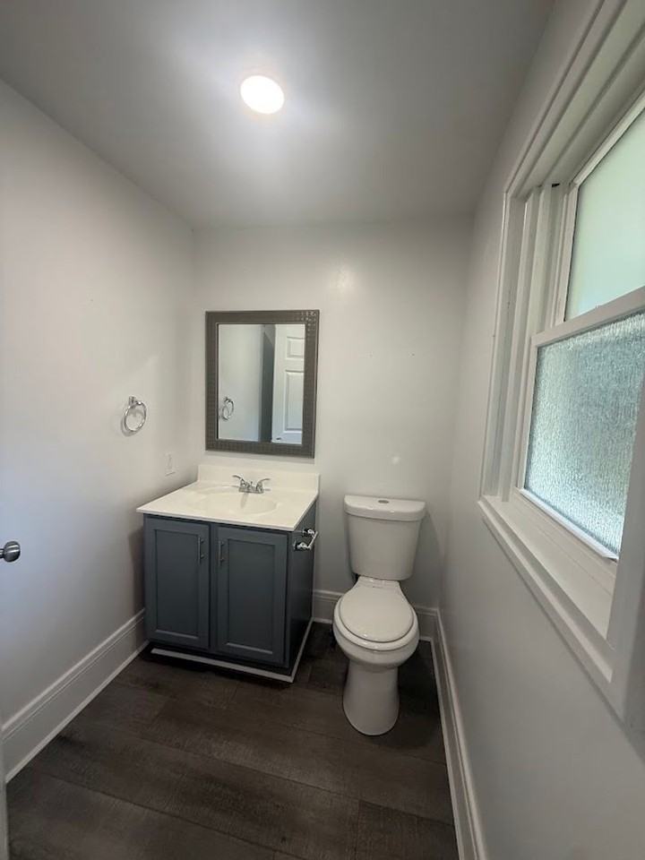 560 Lovers Ln - Photo 6 of 12