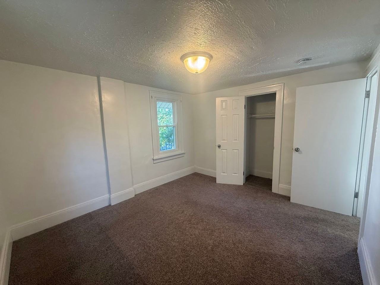 560 Lovers Ln - Photo 7 of 12