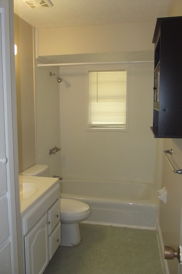 5319 Burbank St - Photo 4 of 11