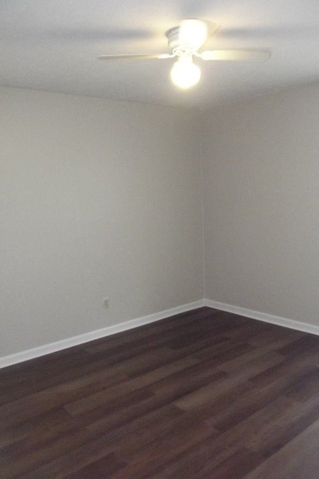 5319 Burbank St - Photo 5 of 11