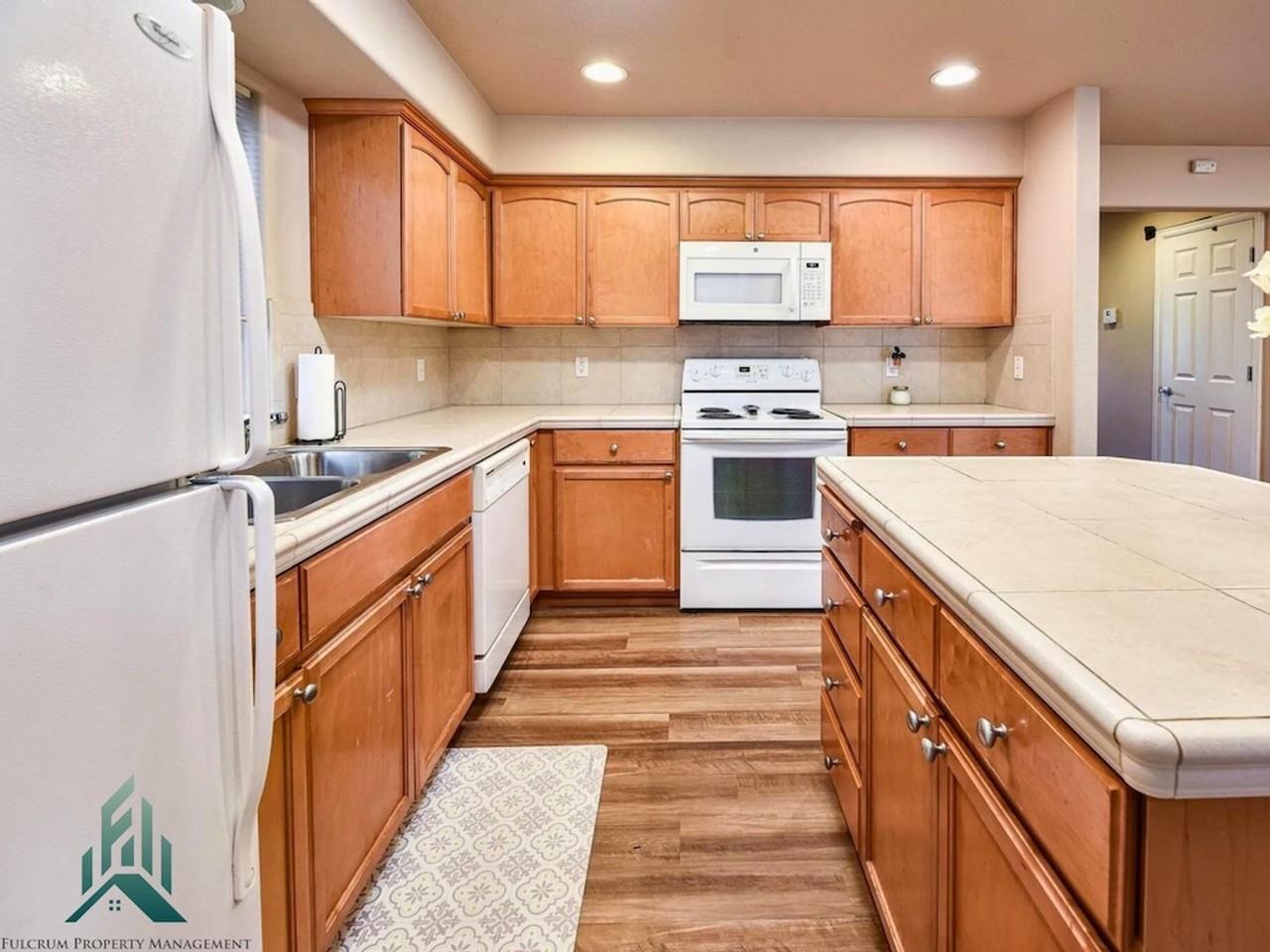 3511 Se Midvale Dr - Photo 3 of 10
