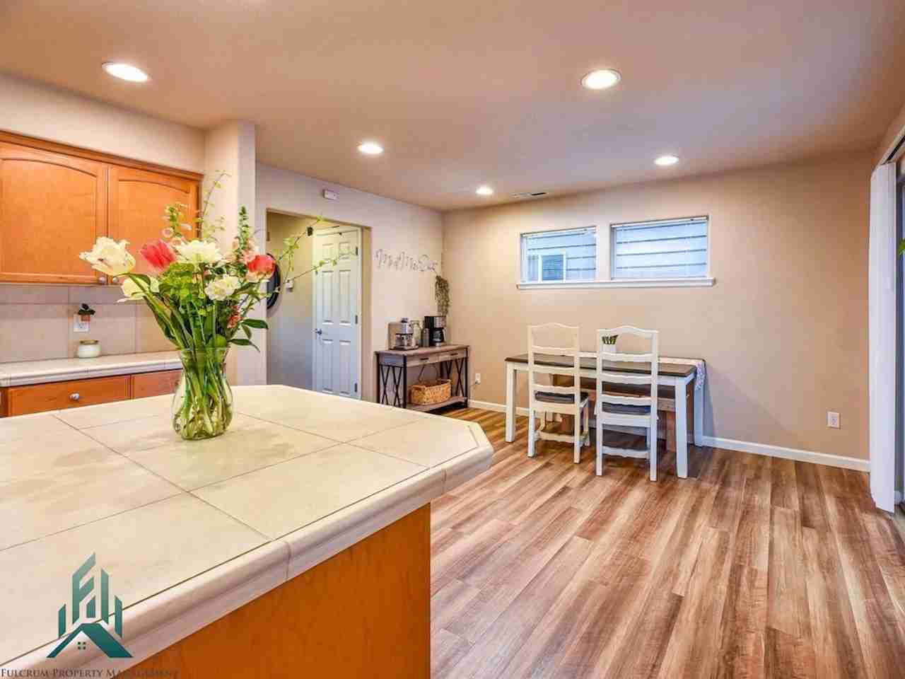3511 Se Midvale Dr - Photo 4 of 10