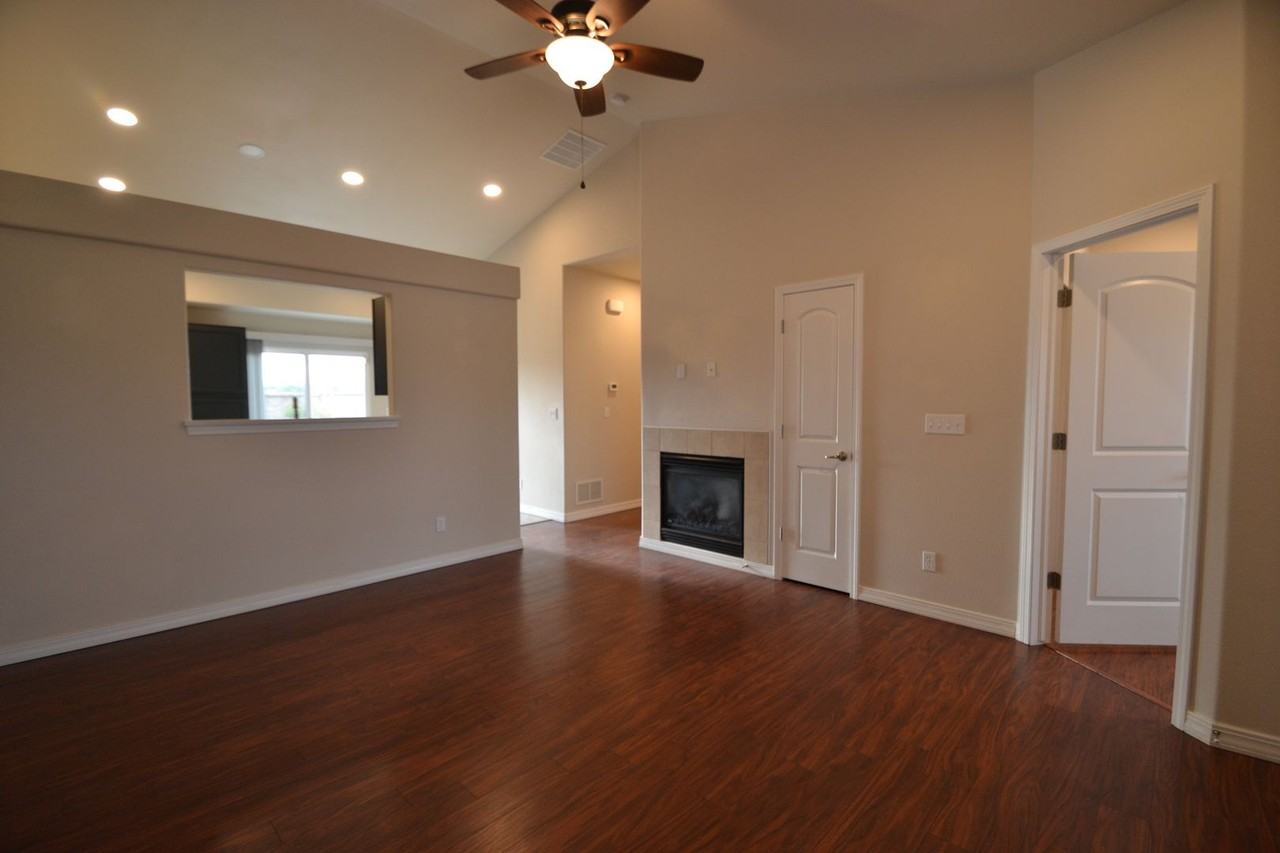 1924 Lillian Way - Photo 2 of 17