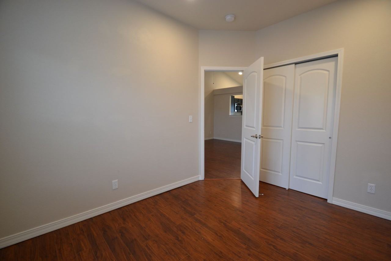 1924 Lillian Way - Photo 5 of 17