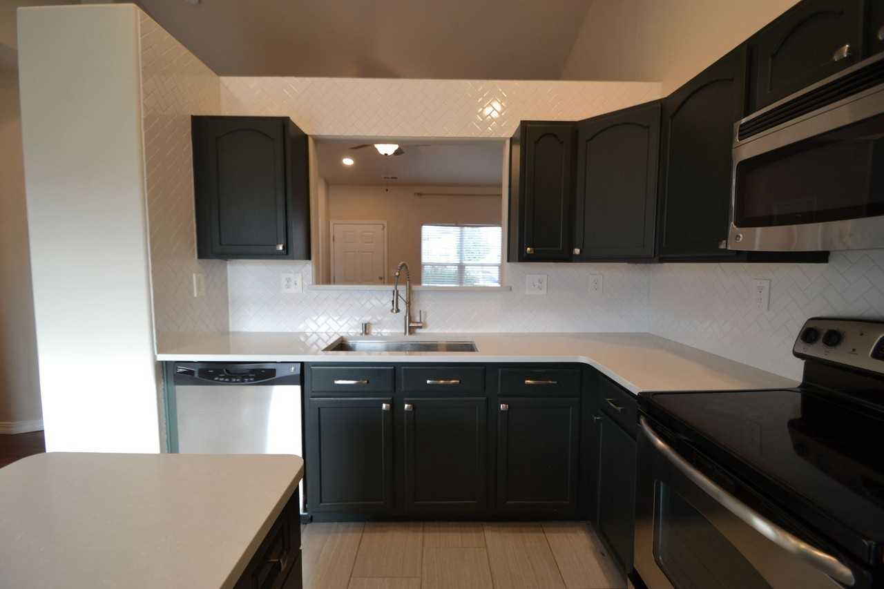 1924 Lillian Way - Photo 7 of 17