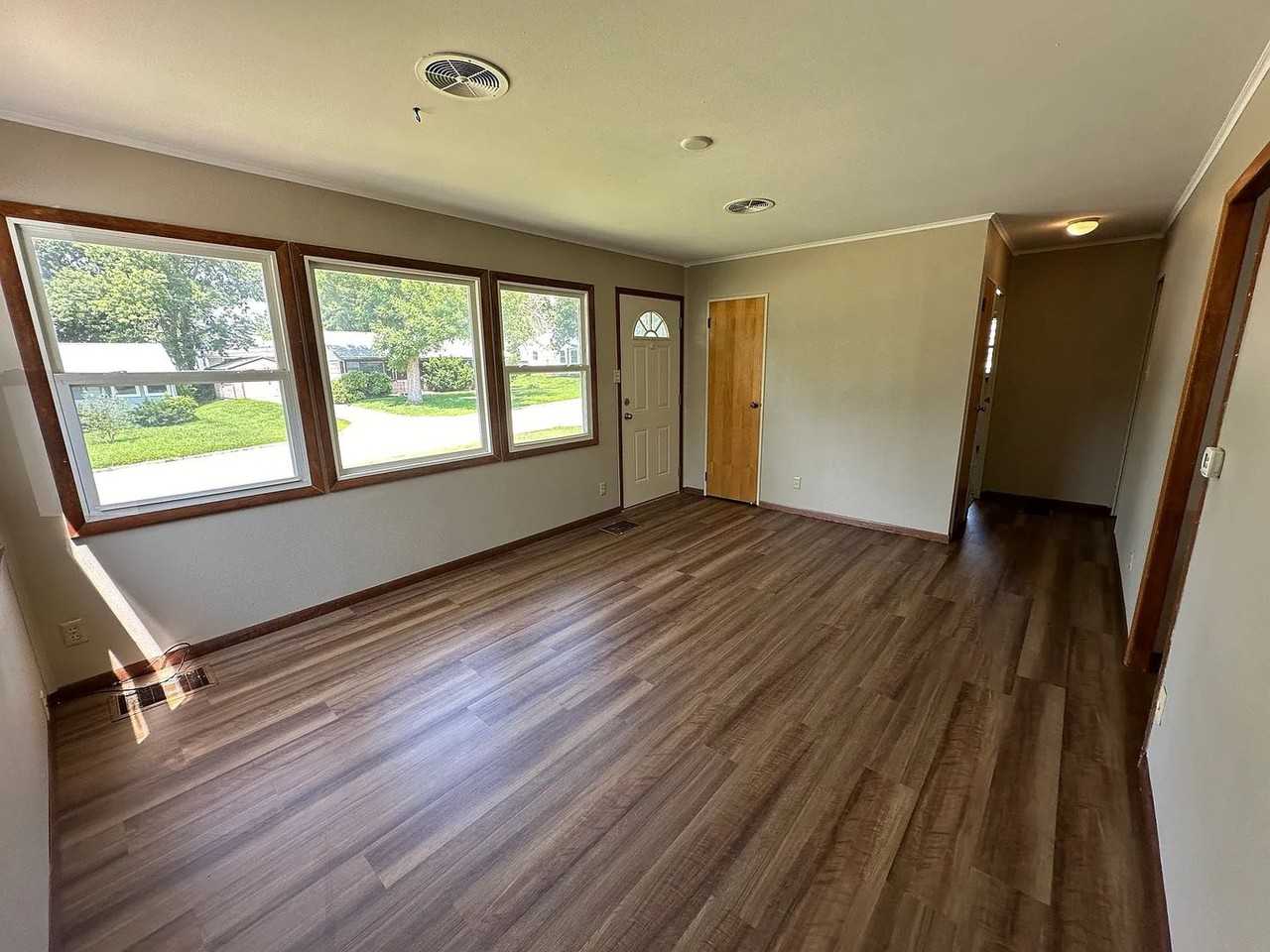 1711 Keith Dr Ne - Photo 3 of 14