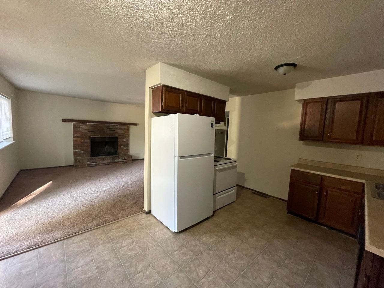 283 E Catherine Dr - Photo 3 of 8