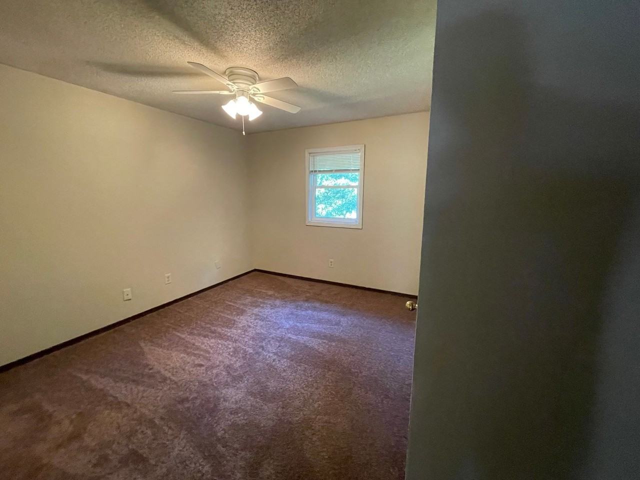 283 E Catherine Dr - Photo 5 of 8
