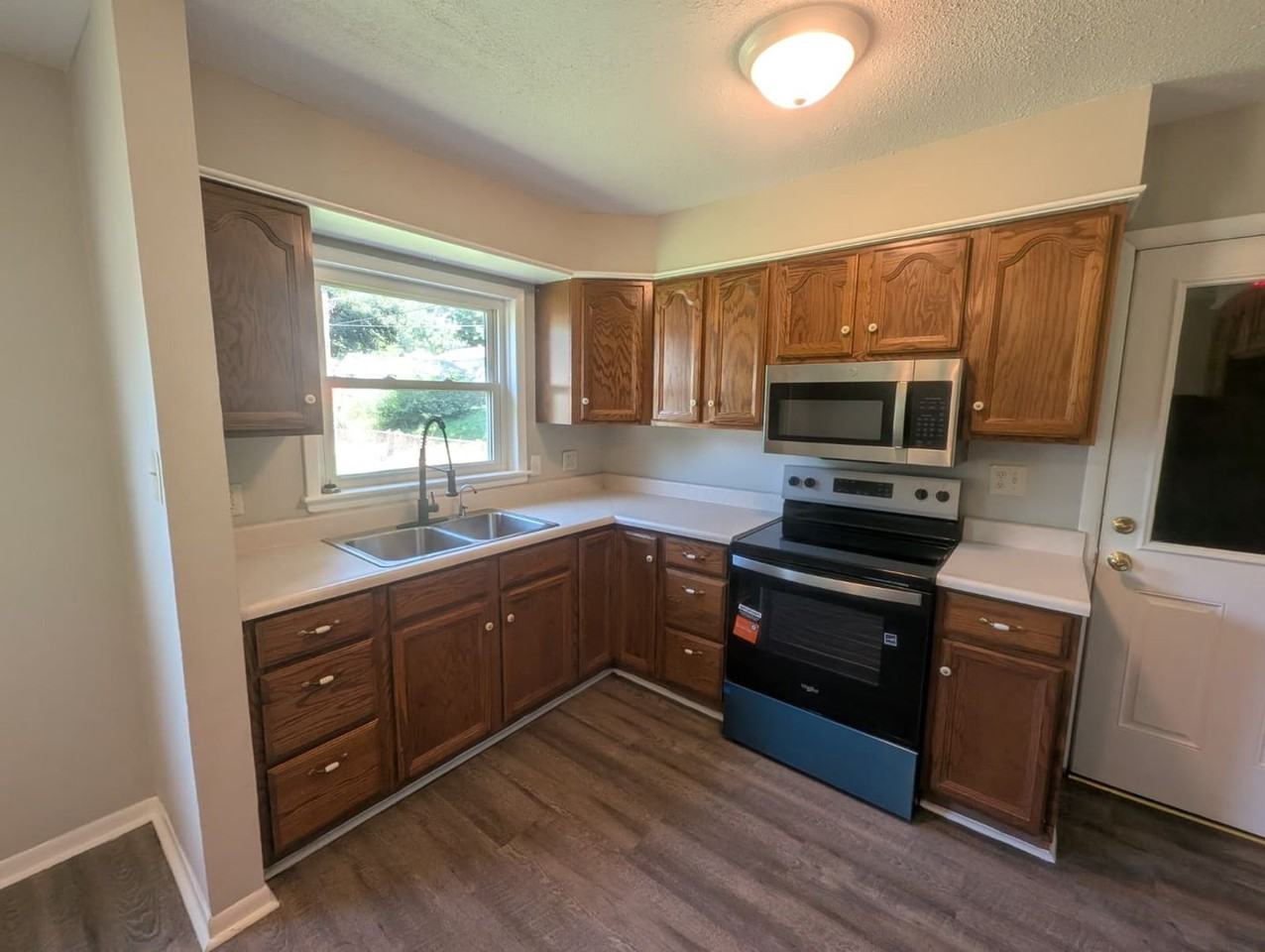3209 Messanie St - Photo 3 of 15