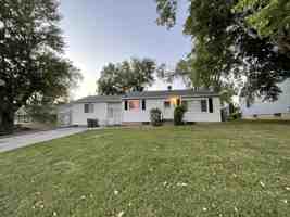 featured image of 207 E 19th St