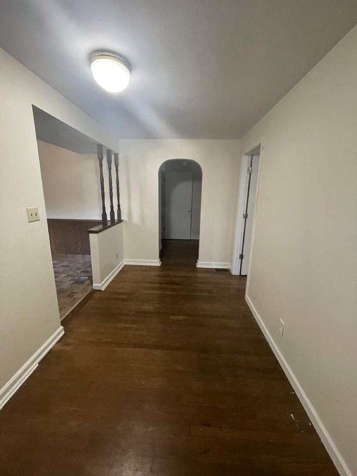 207 E 19th St - Photo 3 of 36