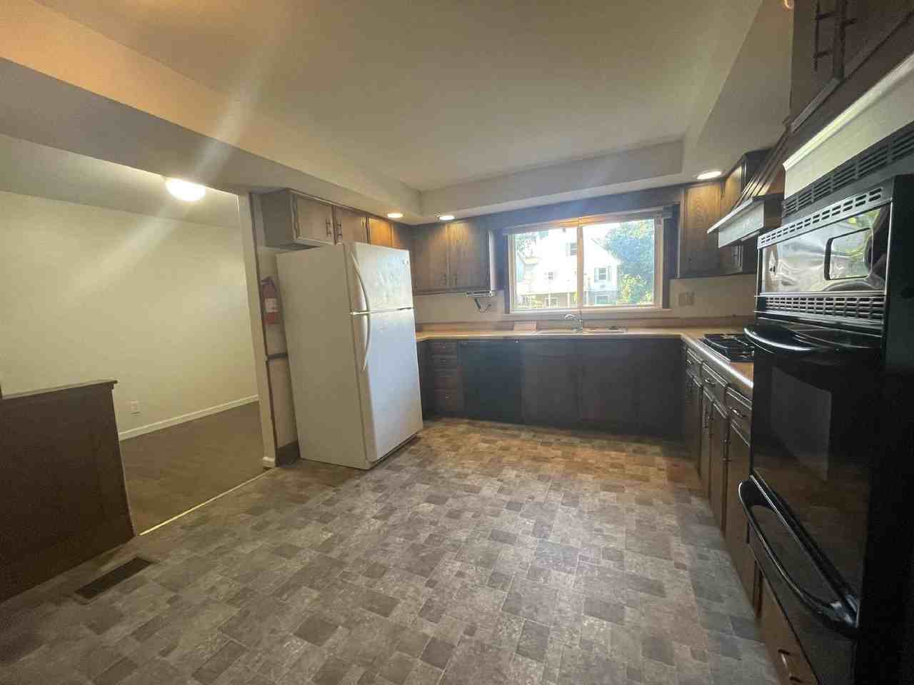 207 E 19th St - Photo 4 of 36