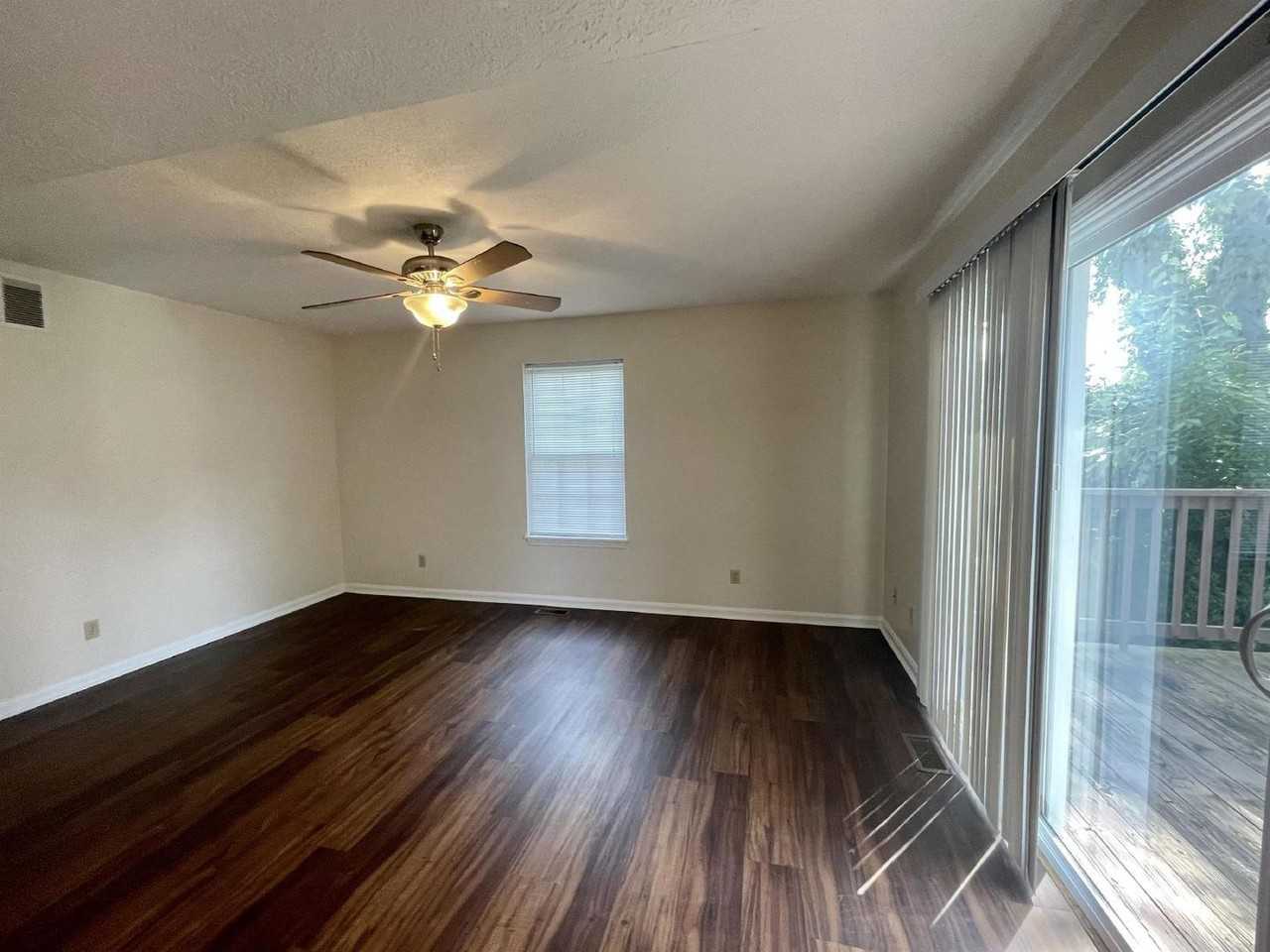 230 E 20th St - Photo 3 of 22