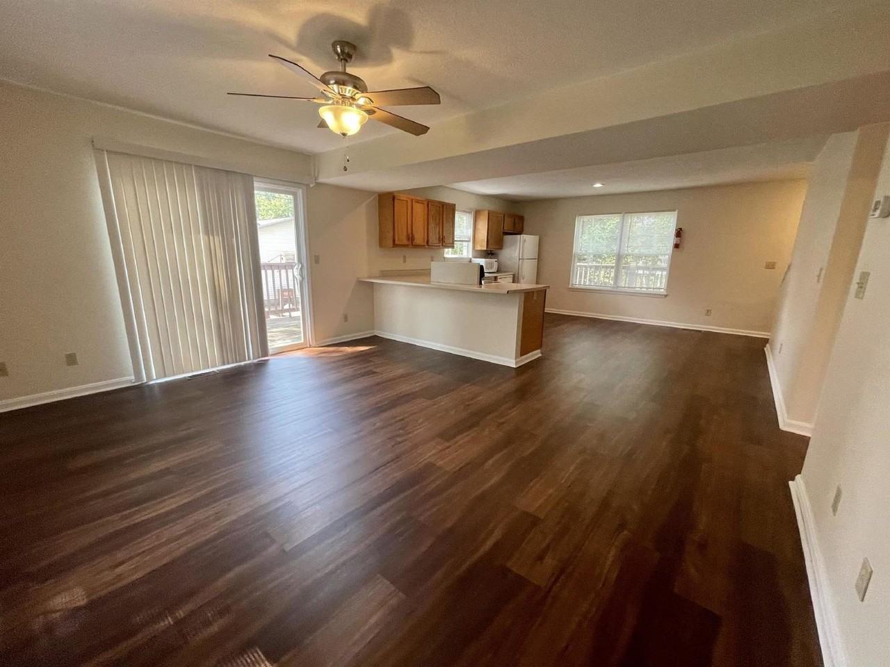 230 E 20th St - Photo 5 of 22