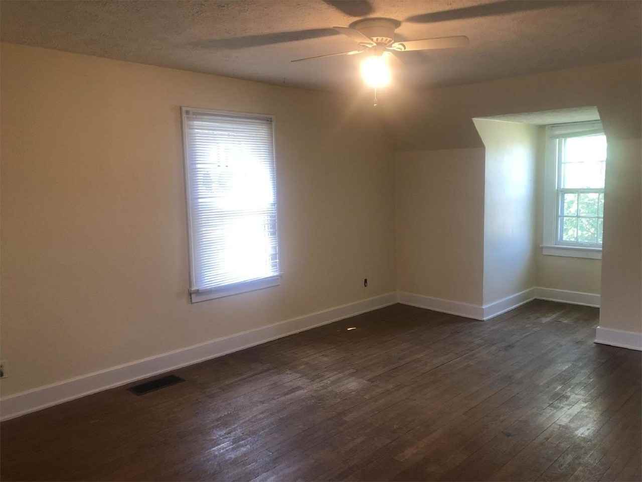 405 S Eagleson Ave - Photo 2 of 21