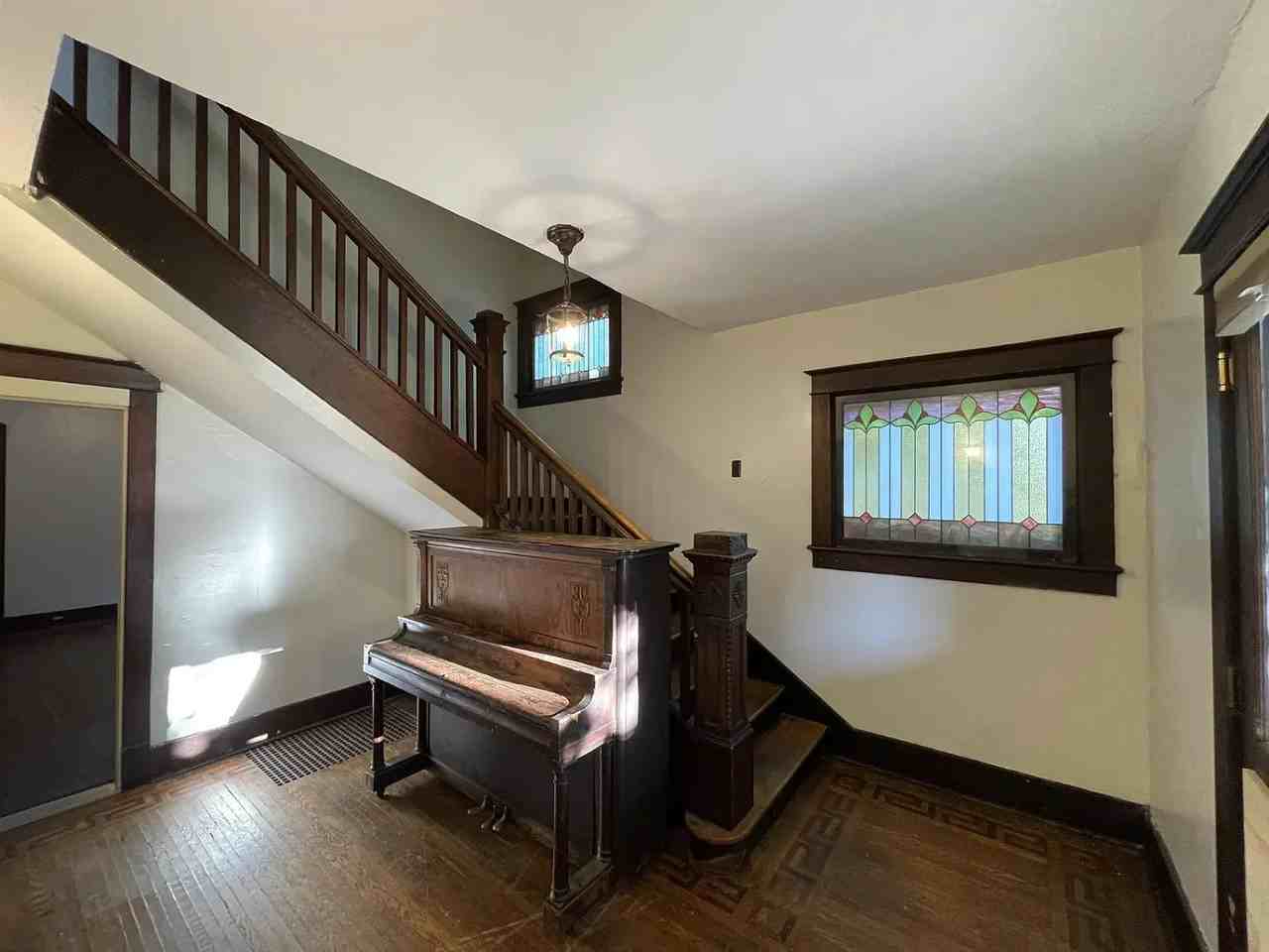 424 S Fess Ave - Photo 5 of 42
