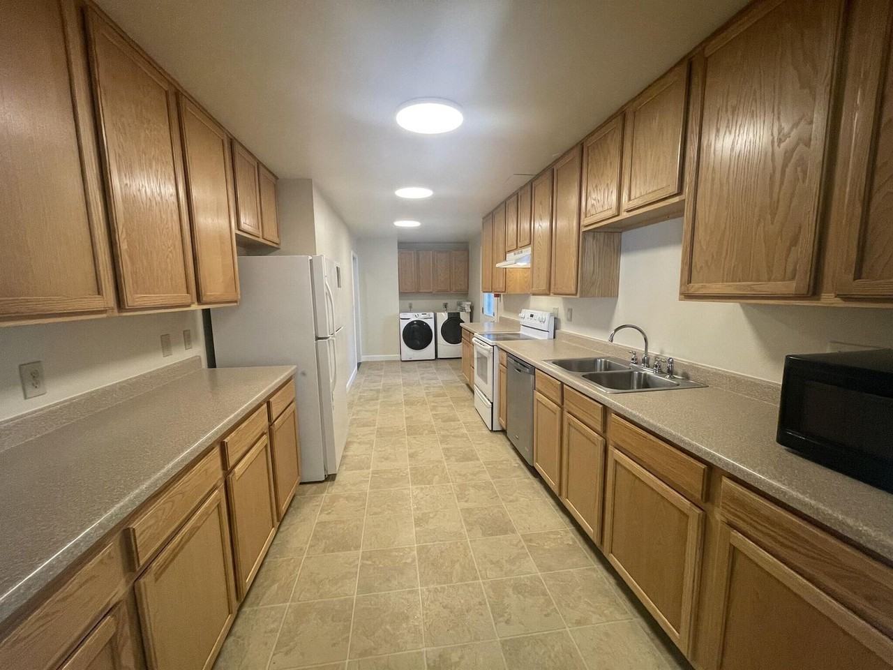 701 S Eastside Dr - Photo 4 of 30