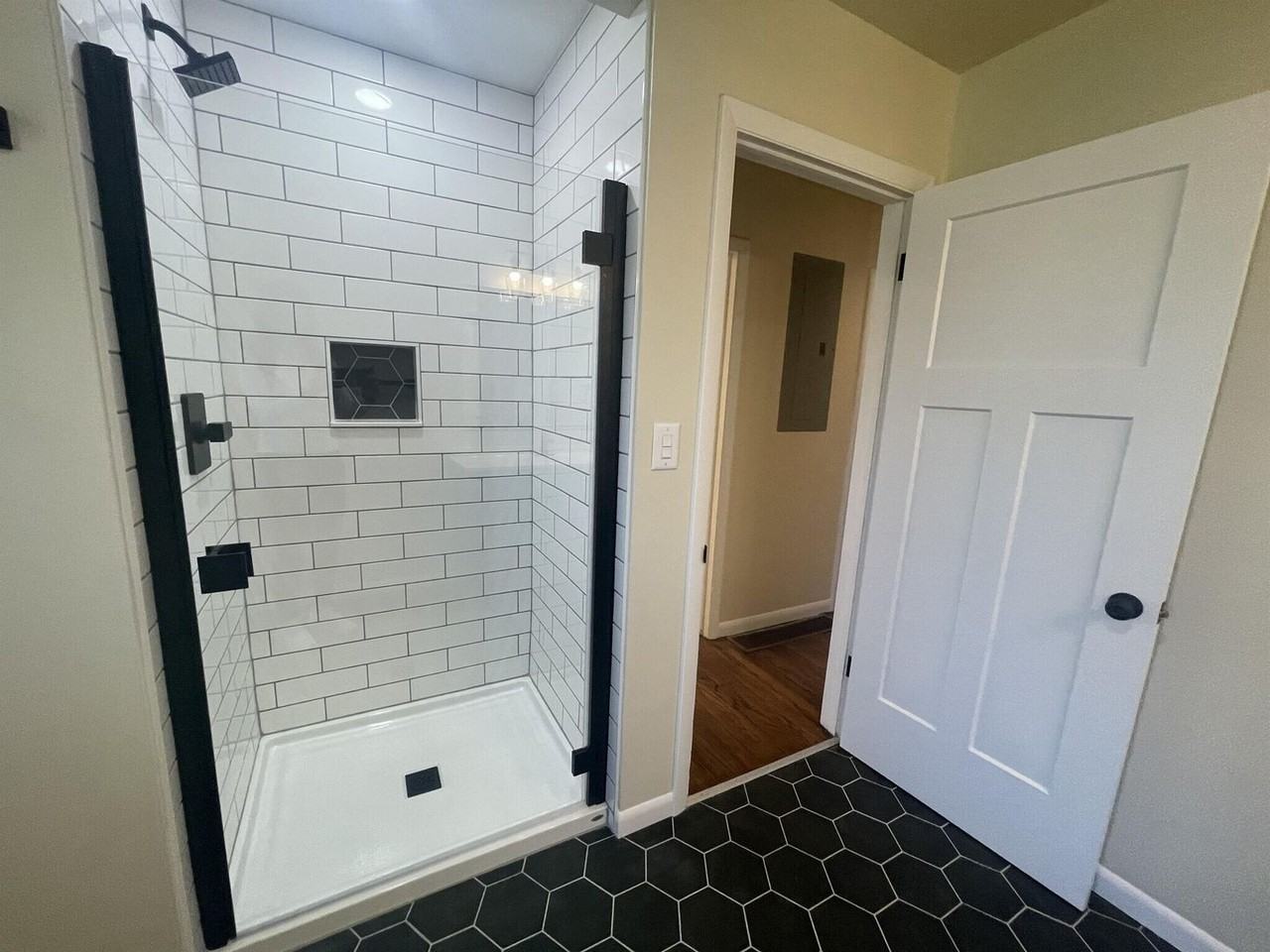 701 S Eastside Dr - Photo 5 of 30