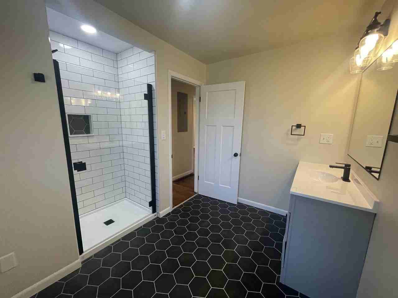 701 S Eastside Dr - Photo 6 of 30