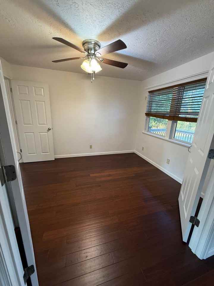 1123 Carter St - Photo 5 of 9