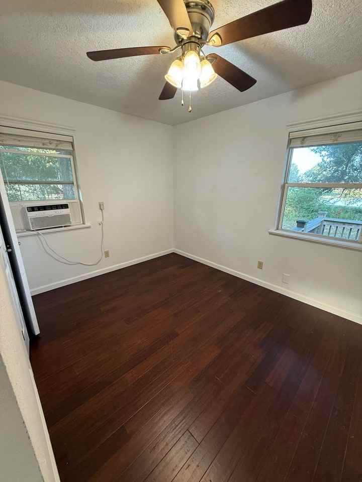 1123 Carter St - Photo 6 of 9