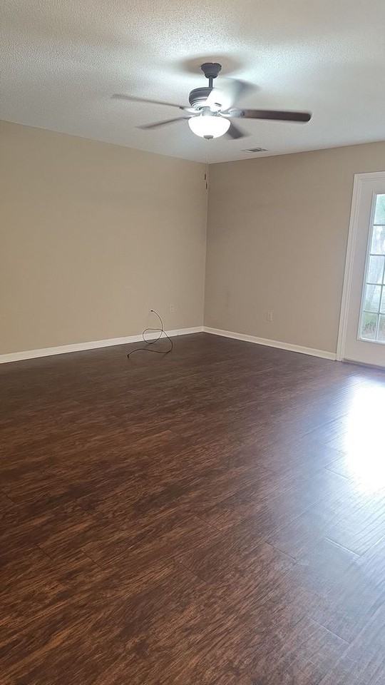 9812B Whitefield Ave - Photo 2 of 13