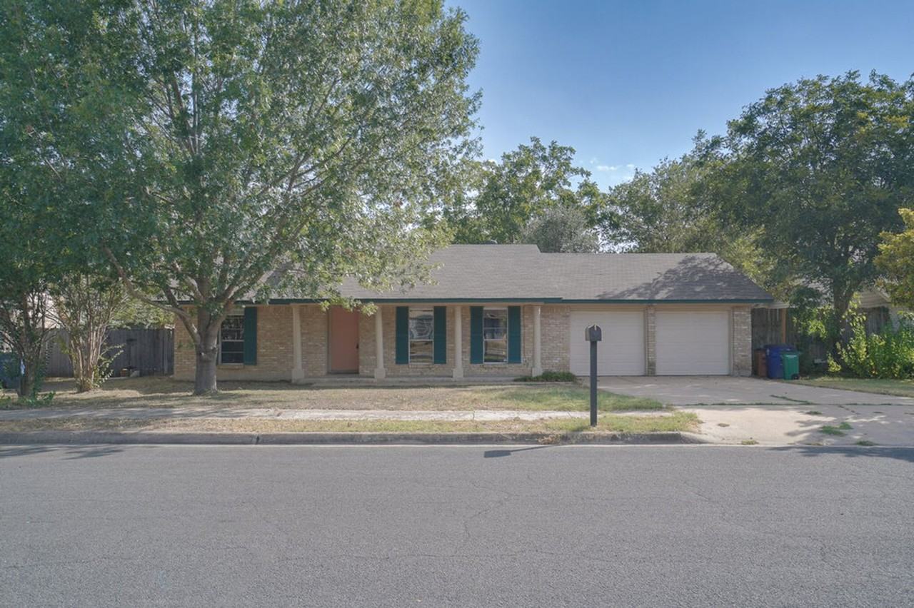 10110 Aspen St - Photo 2 of 20