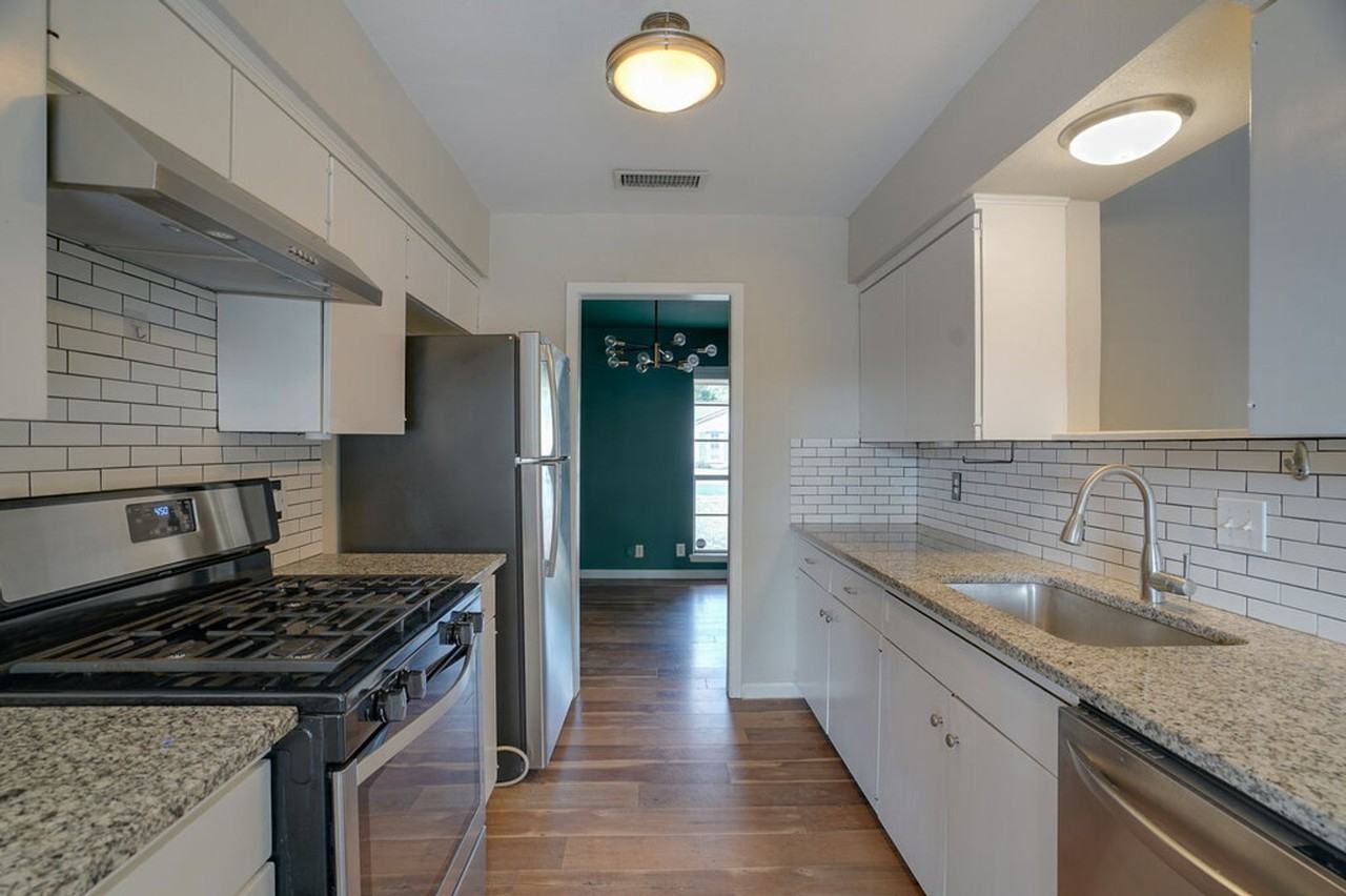 10110 Aspen St - Photo 4 of 20
