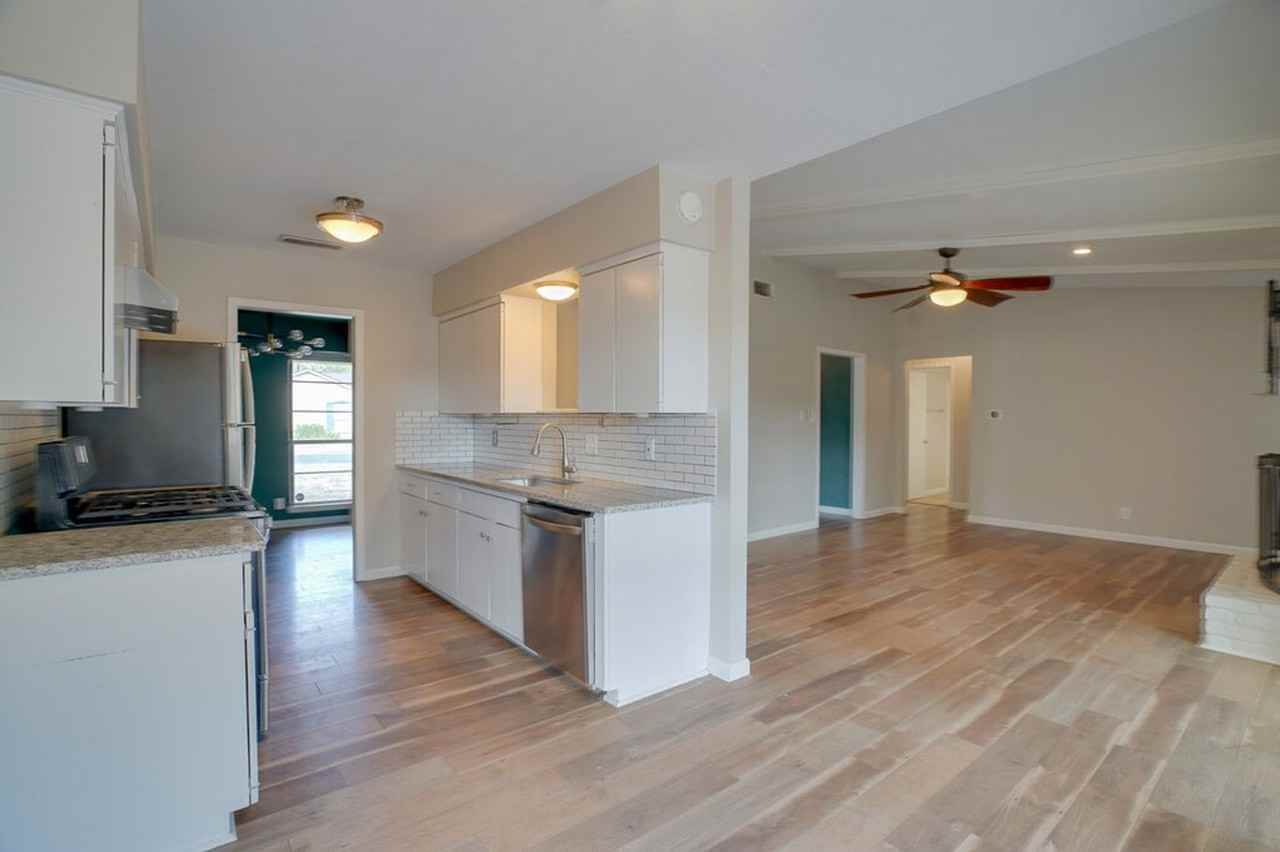 10110 Aspen St - Photo 5 of 20