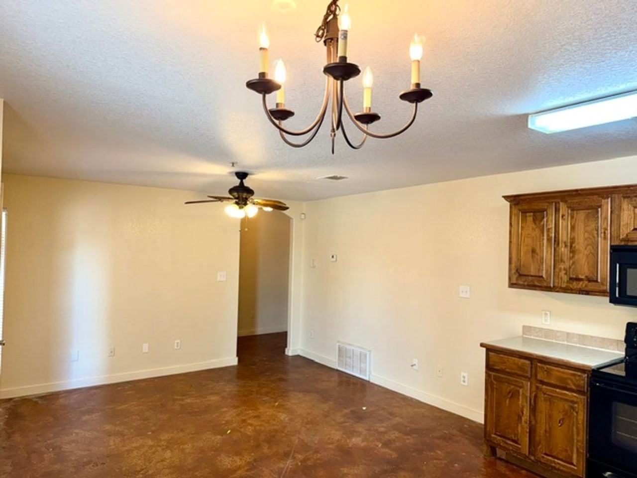 1920 S 8th St - Photo 2 of 10