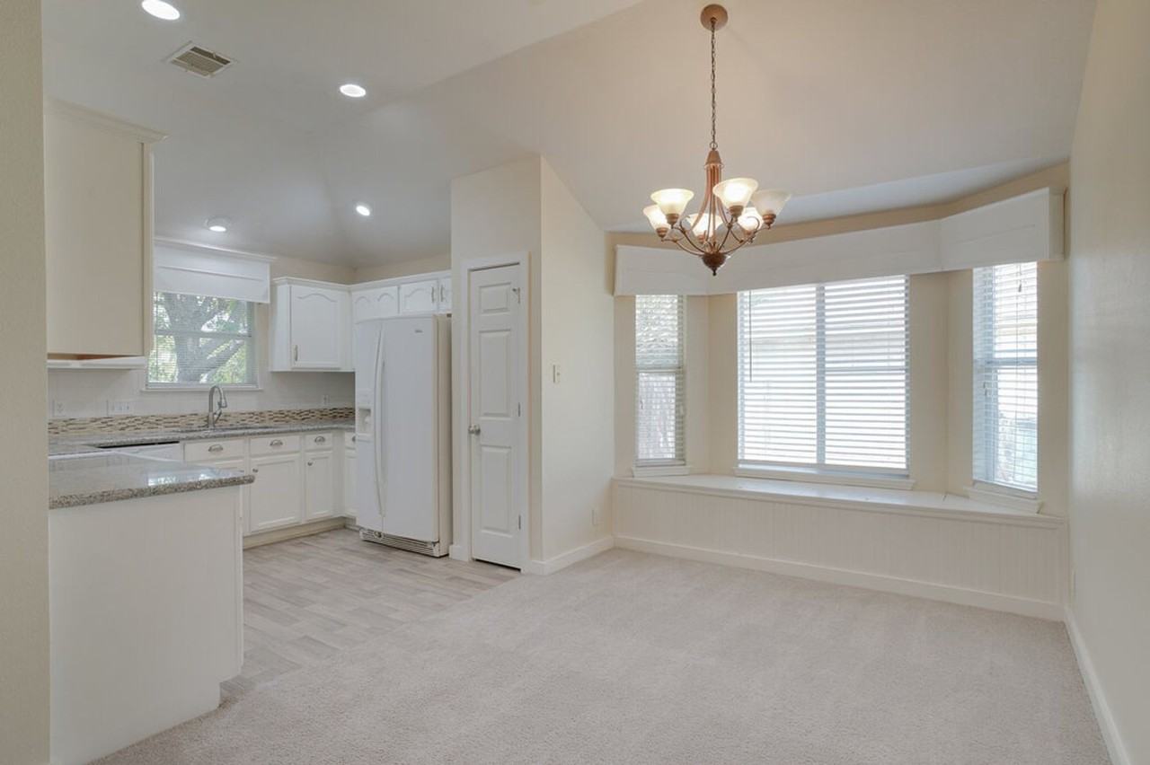 402 Hickory Tree Dr - Photo 3 of 20