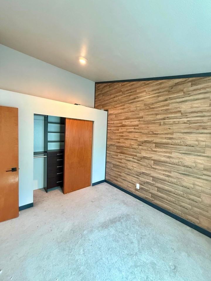 8833A Midvale Ave N - Photo 5 of 43