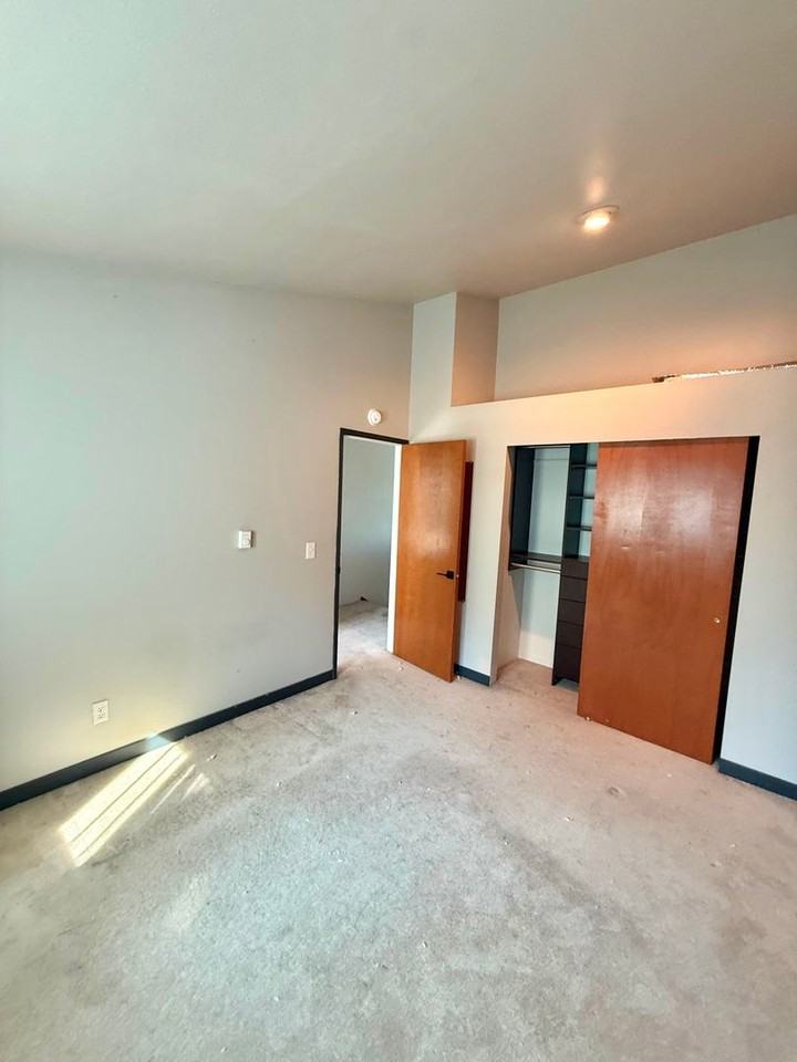 8833A Midvale Ave N - Photo 6 of 43