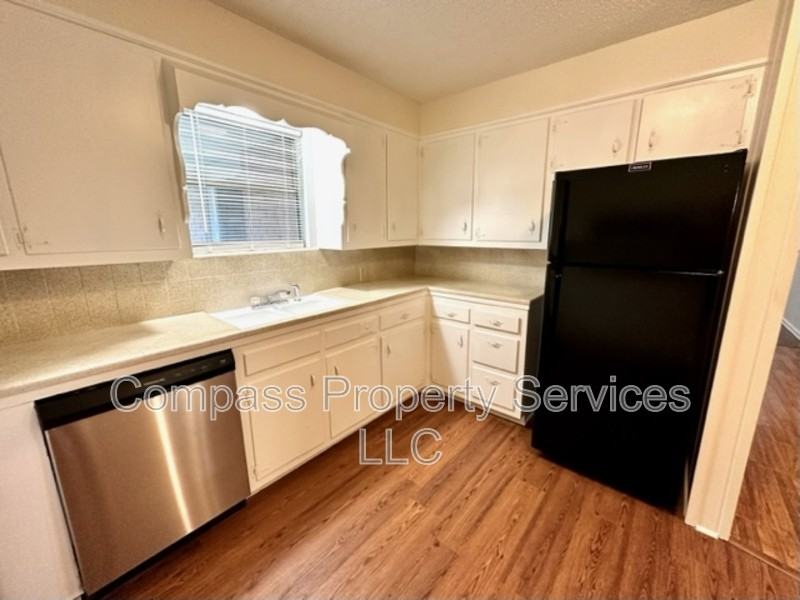 1400 Royal Oaks Dr - Photo 5 of 13