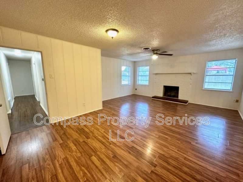 1400 Royal Oaks Dr - Photo 6 of 13