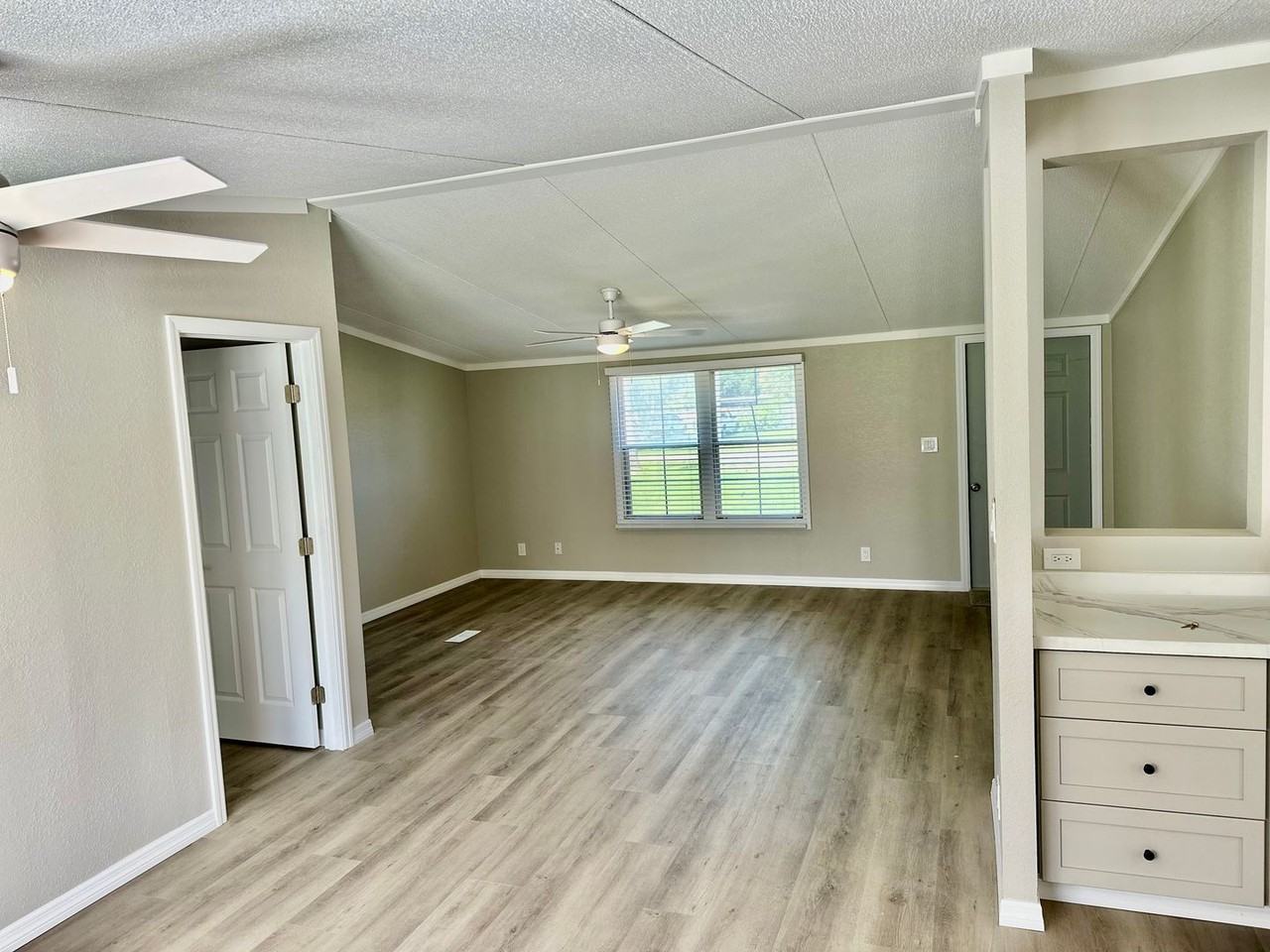 4221 Laurel Crest Dr - Photo 3 of 10