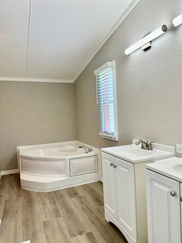 4221 Laurel Crest Dr - Photo 6 of 10