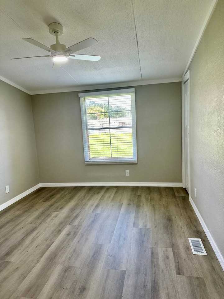 4221 Laurel Crest Dr - Photo 7 of 10