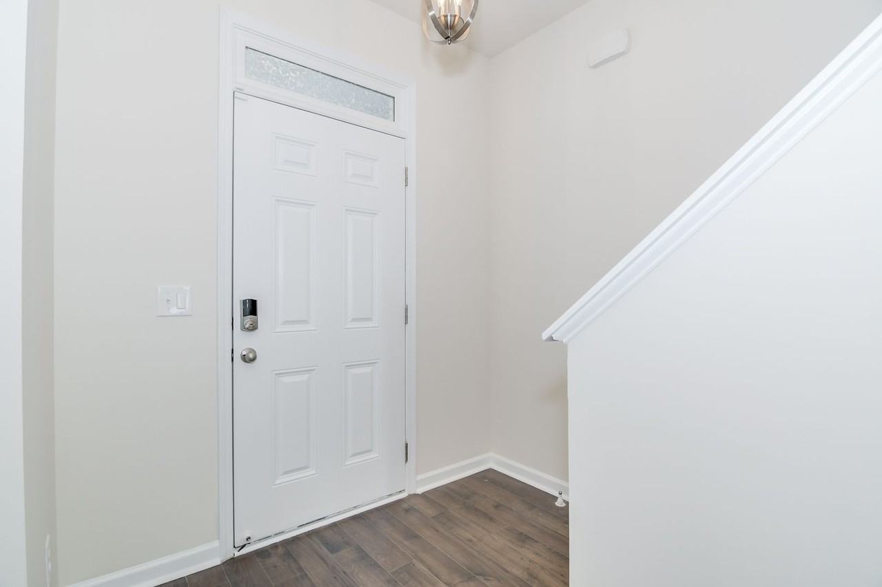 1115 Sims Dr - Photo 3 of 48
