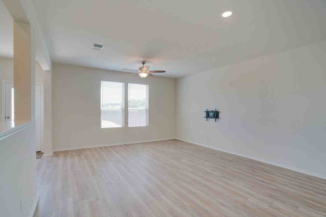1109 Paradise Canyon Cv - Photo 2 of 20