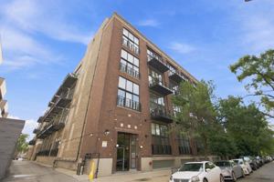 featured image of 1935 N Fairfield Ave #407