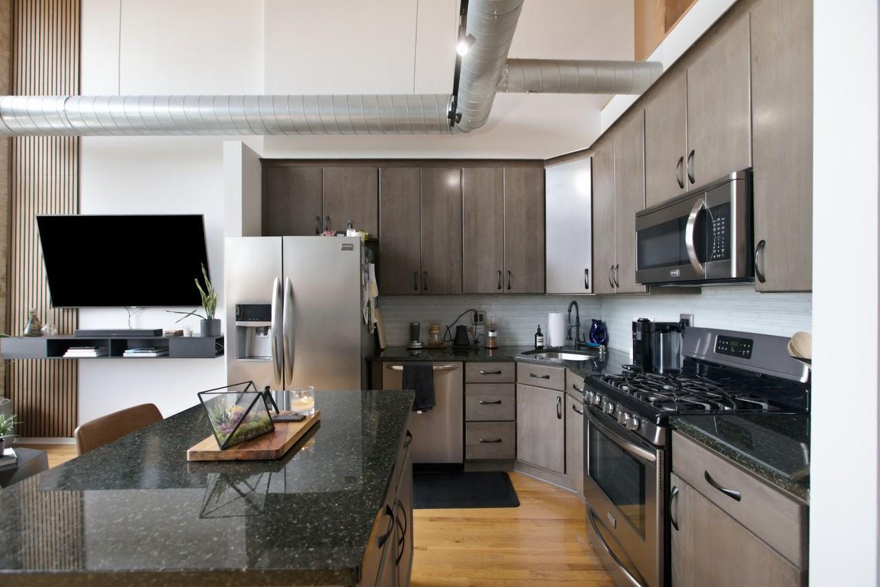 1935 N Fairfield Ave #407 - Photo 4 of 12