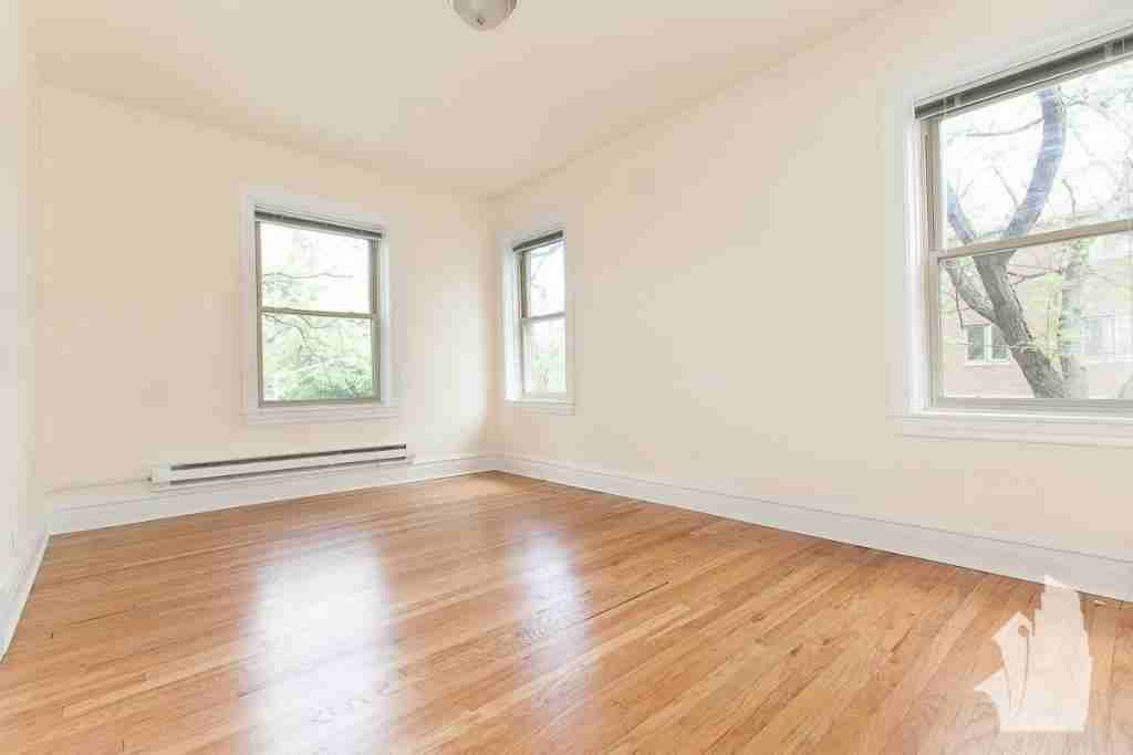 2915 W George St #2915-2 - Photo 3 of 9